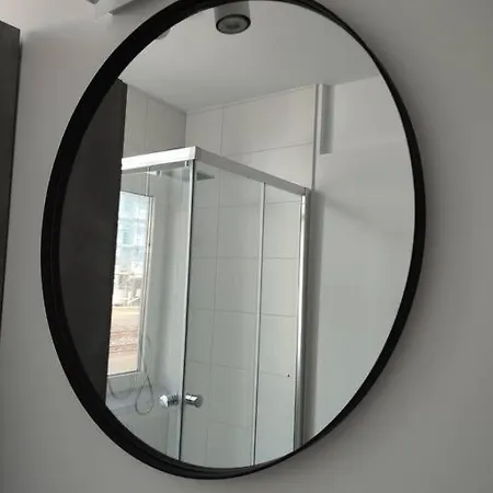50 Qm Ferienwohnung Fuer 3 Personen, Monteure Oder Geschaeftsreisende, 400 M Bis Lokschuppen, Smart-Tv, Wlan, Lidl Fusslaeufig Erreichbar Bielefeld