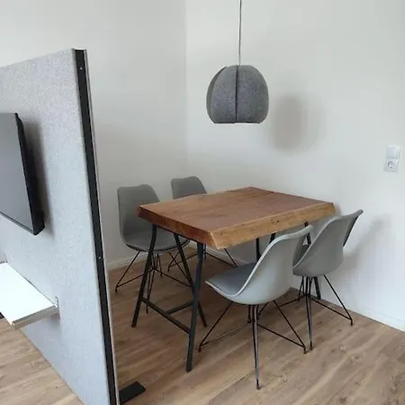 Apartmán 50 Qm Ferienwohnung Fuer 3 Personen, Monteure Oder Geschaeftsreisende, 400 M Bis Lokschuppen, Smart-Tv, Wlan, Lidl Fusslaeufig Erreichbar