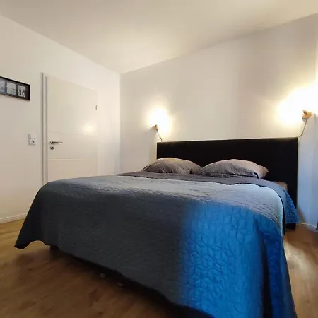 50 Qm Für 3 Personen, Monteure Oder Geschäftsreisende, 400 M Bis Lokschuppen, Smart-tv, Wlan, Lidl Fußläufig Erreichbar