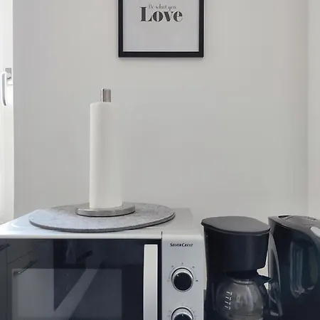 50 Qm Ferienwohnung Fuer 3 Personen, Monteure Oder Geschaeftsreisende, 400 M Bis Lokschuppen, Smart-Tv, Wlan, Lidl Fusslaeufig Erreichbar Apartmán *