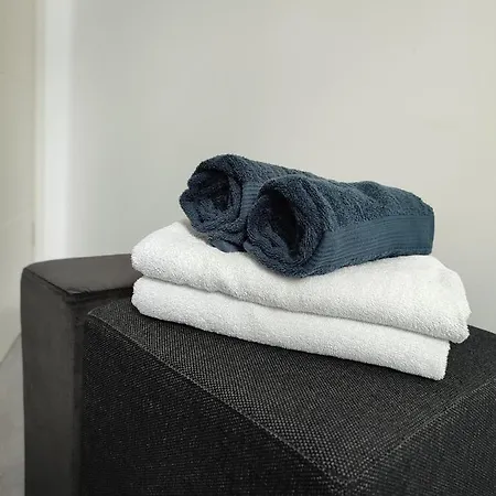 50 Qm Ferienwohnung Fuer 3 Personen, Monteure Oder Geschaeftsreisende, 400 M Bis Lokschuppen, Smart-Tv, Wlan, Lidl Fusslaeufig Erreichbar *