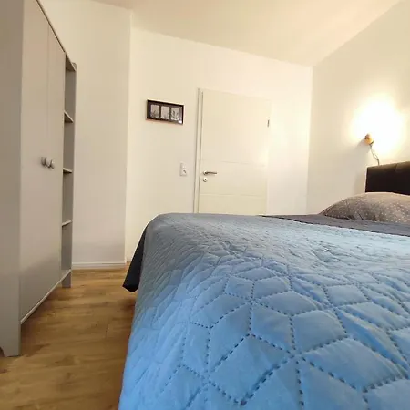 50 Qm Ferienwohnung Fuer 3 Personen, Monteure Oder Geschaeftsreisende, 400 M Bis Lokschuppen, Smart-Tv, Wlan, Lidl Fusslaeufig Erreichbar