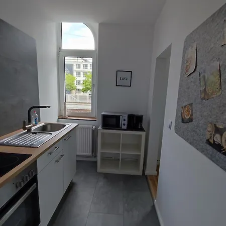 50 Qm Ferienwohnung Fuer 3 Personen, Monteure Oder Geschaeftsreisende, 400 M Bis Lokschuppen, Smart-Tv, Wlan, Lidl Fusslaeufig Erreichbar Apartmán *