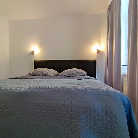 50 Qm Ferienwohnung Fuer 3 Personen, Monteure Oder Geschaeftsreisende, 400 M Bis Lokschuppen, Smart-Tv, Wlan, Lidl Fusslaeufig Erreichbar Apartmán