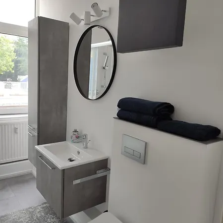 50 Qm Fuer 3 Personen, Monteure Oder Geschaeftsreisende, 400 M Bis Lokschuppen, Smart-tv, Wlan, Lidl Fusslaeufig Erreichbar *