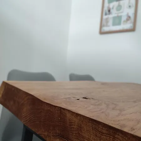 50 Qm Ferienwohnung Fuer 3 Personen, Monteure Oder Geschaeftsreisende, 400 M Bis Lokschuppen, Smart-Tv, Wlan, Lidl Fusslaeufig Erreichbar