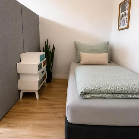 50 Qm Für 3 Personen, Monteure Oder Geschäftsreisende, 400 M Bis Lokschuppen, Smart-tv, Wlan, Lidl Fußläufig Erreichbar Apartment Bielefeld